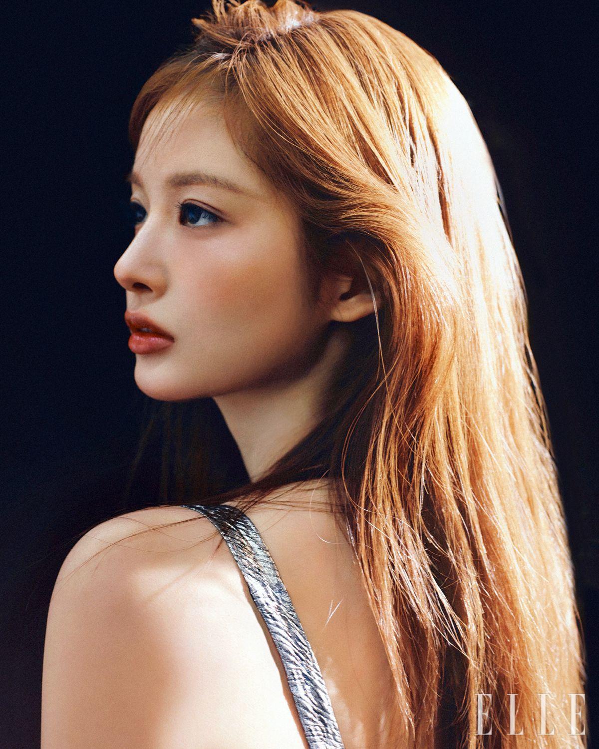 설윤이 입은 드레스는 Cecilie Bahnsen by Empty.