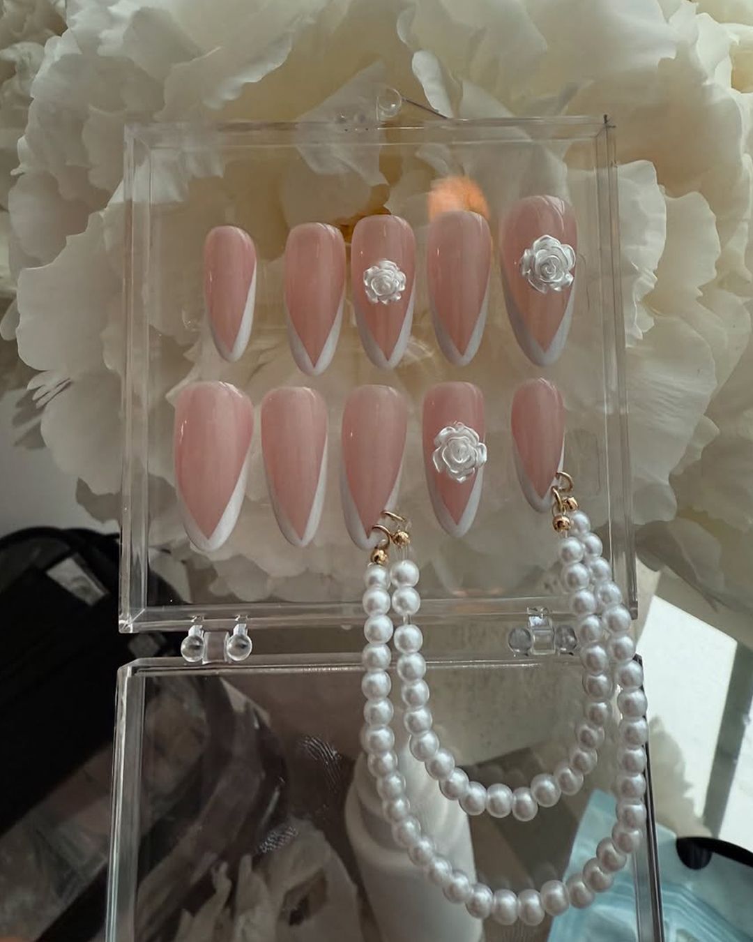 @nailsbyzola