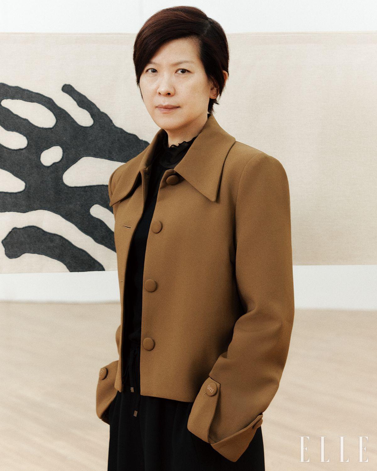 아트선재센터에서 7월 20일까지 <홍영인: 다섯 극과 모놀로그>를 선보이는 홍영인 작가. 