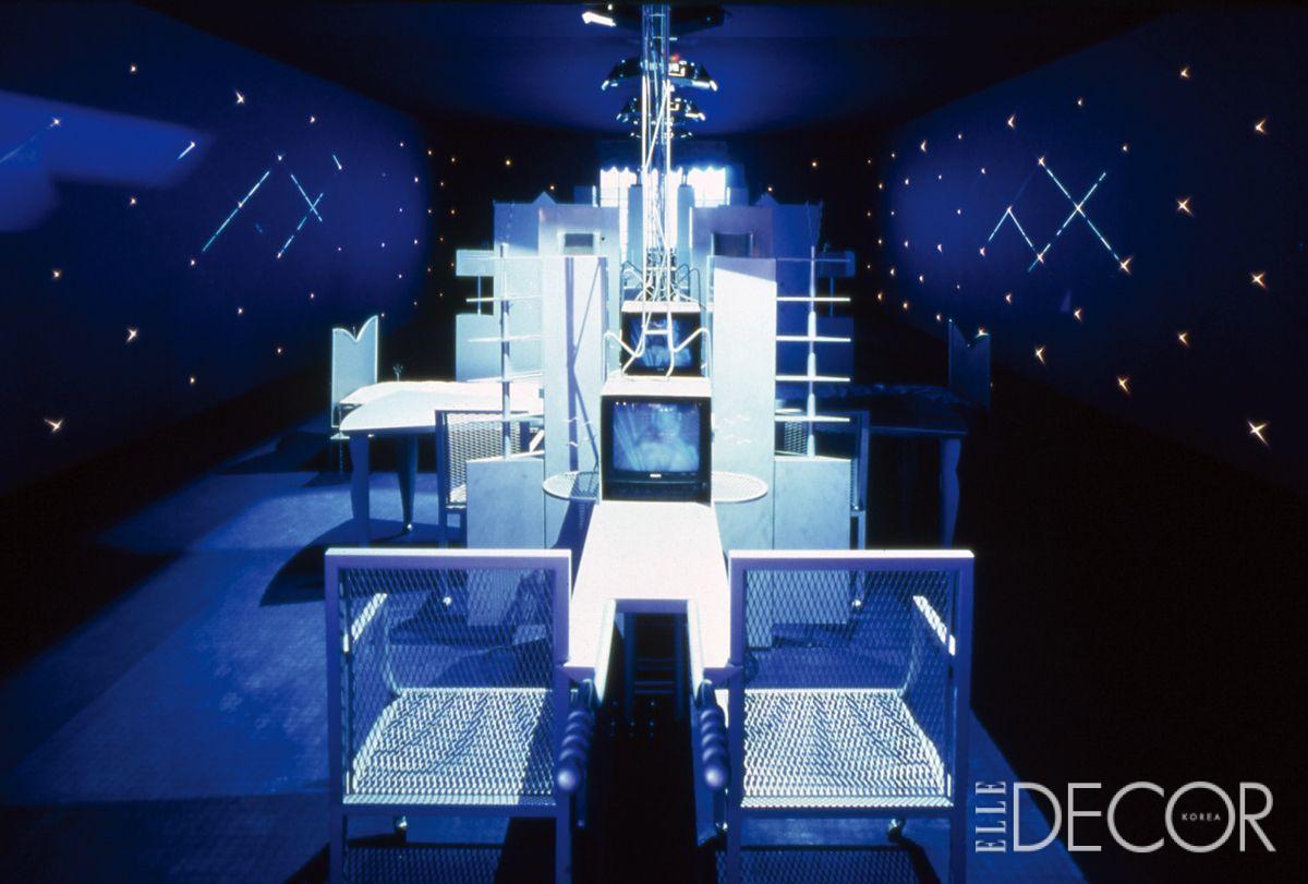 ‘Naturale/Virtuale’(1992). 1992년 트리엔날레 밀란에서 자연의 집(La Casa Naturale)과 가상의 집(Casa virtuale)을 주제로 선보인 공간.
