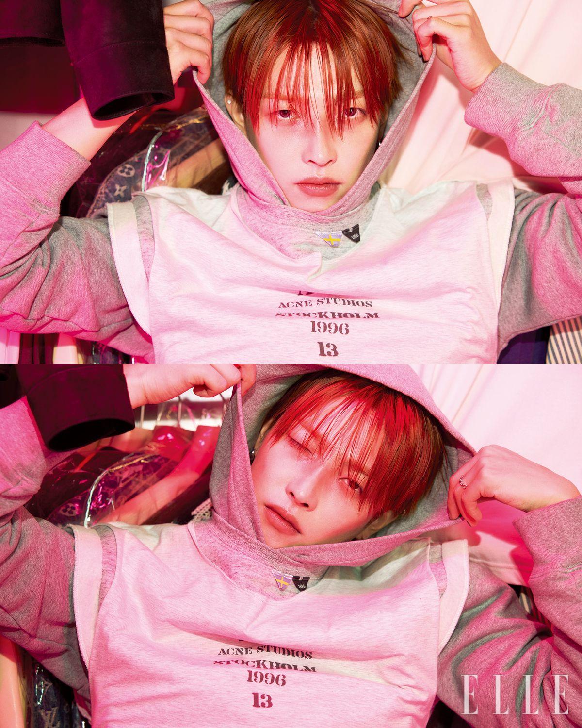후디드 티셔츠와 베스트가 레이어드 된 저지 톱은 Acne Studios.
