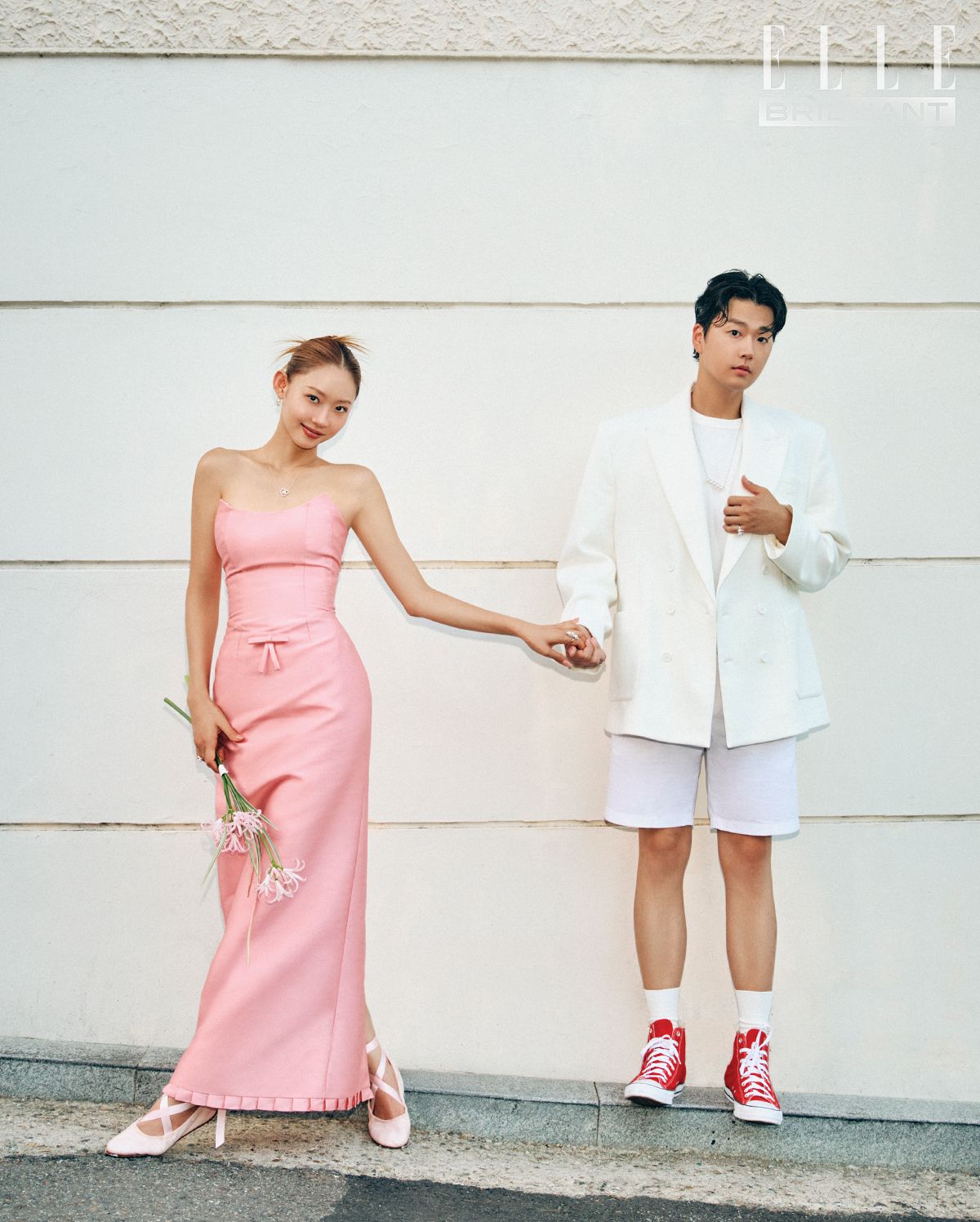 젤라비 드레스는 KIRIMI BRIDAL. 슈즈는 REPETTO. 재필 블레이저와 팬츠는 모두 LACOSTE. 스니커즈는 CONVERSE. 티셔츠는 에디터 소장품. 