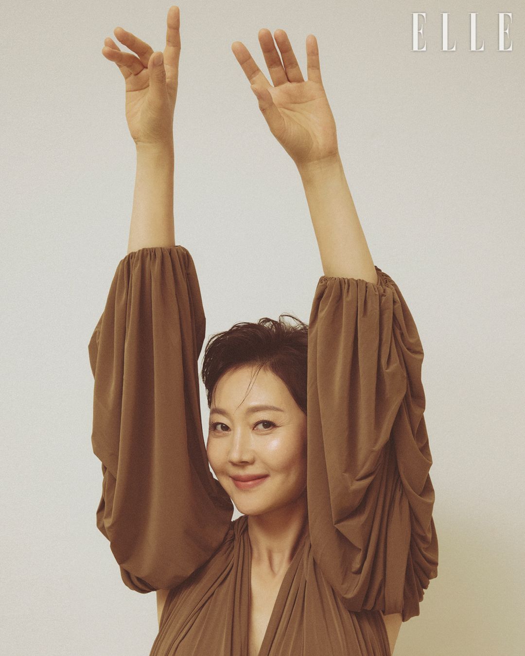 염정아가 입은 드레스는 Philosophy.
