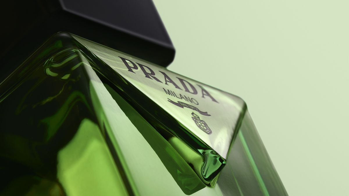 프라다 패러다임 오 드 퍼퓸, 100ml 21만7천원대, Prada Beauty.