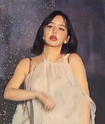 박봄 