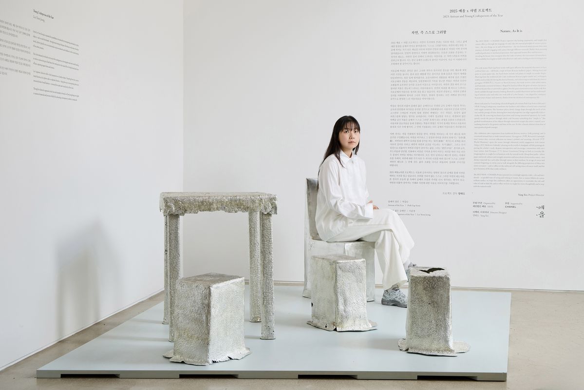 금속을 소재로 일상 속 작은 것들을 탐구하는 '올해의 젊은 공예인' 이윤정.