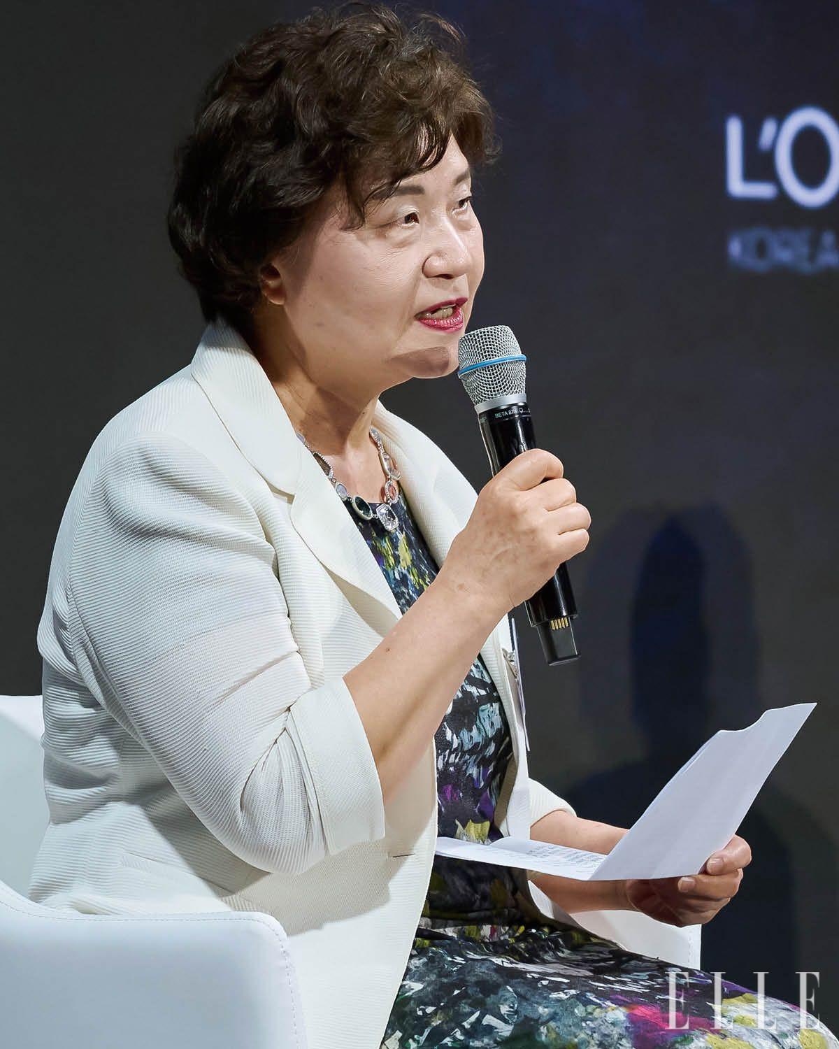 후배 과학자들에게 조언을 전하는 유명희 박사.