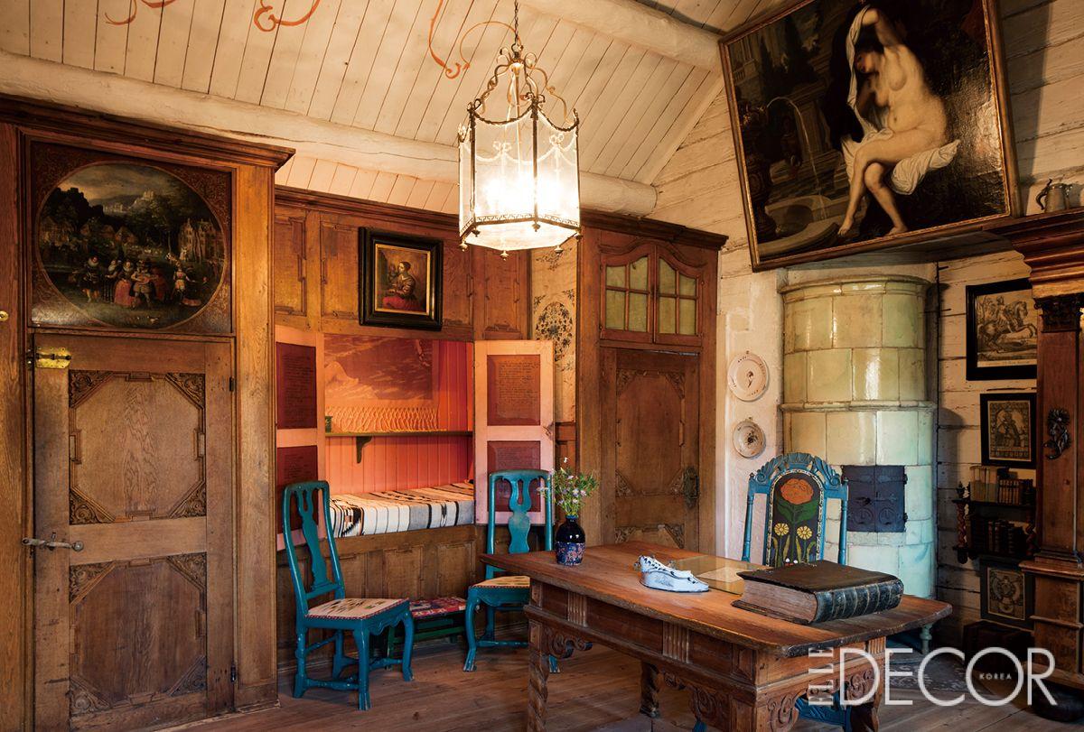 칼 라르손의 회화로 생생히 기록된 라르손 하우스는 박물관 형태로 보존되고 있다. 칼 라르손의 아내인 카린 라르손의 손끝에서 탄생한 실내 공간의 아름다움은 훗날 북유럽 모던 인테리어 디자인의 시초가 됐다.