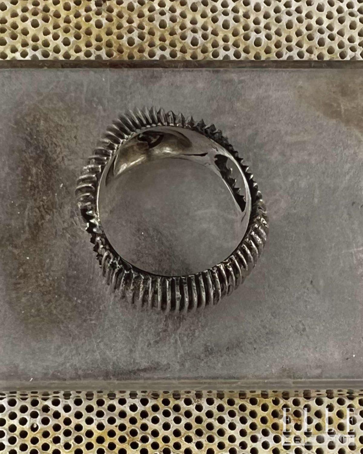 소재의 산화 과정을 기록한 장면.