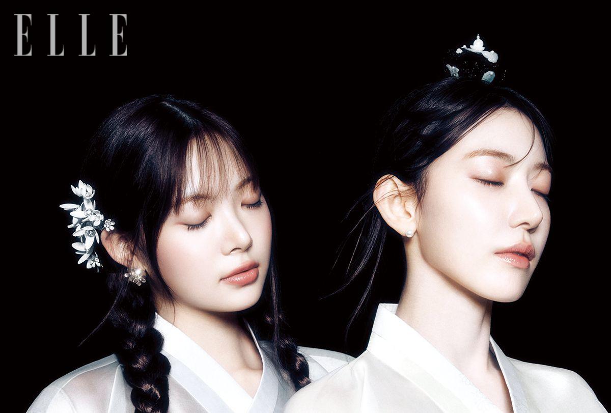 은채가 입은 저고리는 Hanboklynn. 꽃 장식 핀은 Rosetteblanc. 은색 꽃 모양 귀고리는 Hwang Joohee by Ahwon. 사쿠라가 입은 상아색 저고리는 Hanboklynn. 진주 귀고리는 Verte. 족두리는 Rosetteblanc.