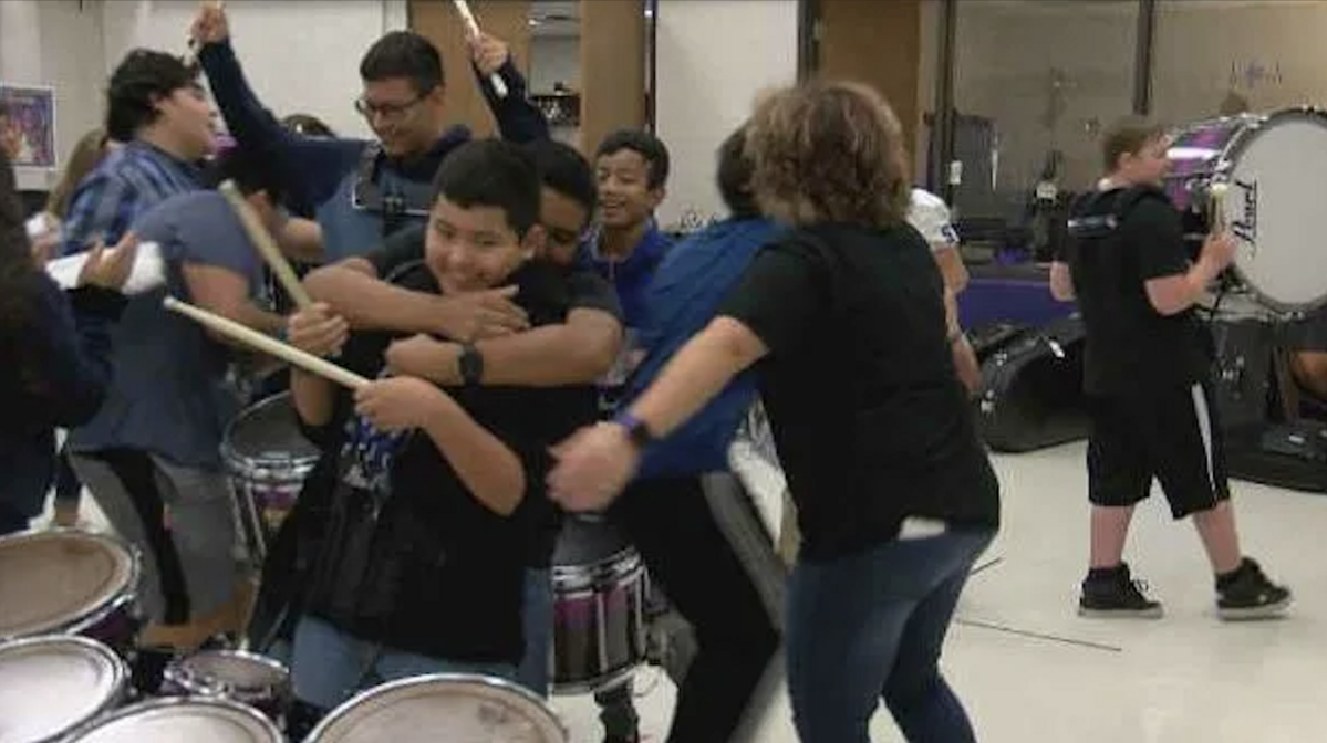 세계 드러머 안아주기의 날(Drumming news network)
