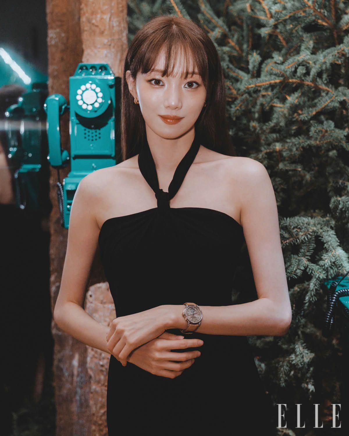 오데마 피게의 150주년을 기념하며 행사장에 참석한 배우 이성경.