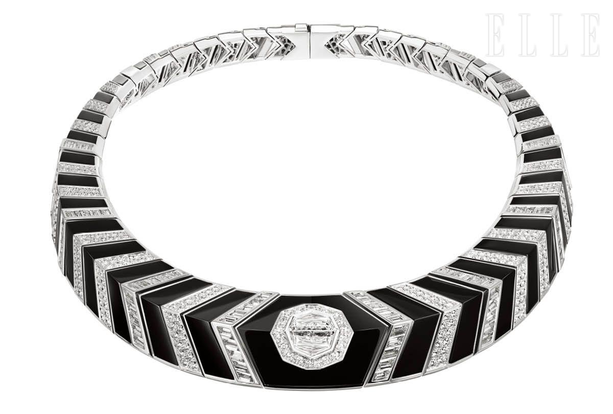 오닉스와 바게트 컷 다이아몬드의 리듬감이 돋보이는 지브라 음냐마 네크리스. 