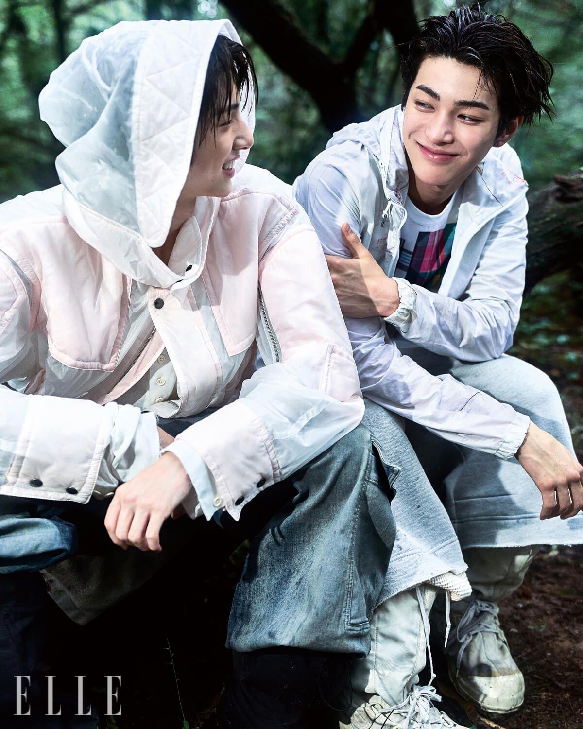 주훈이 입은 아우터웨어는 Dries Van Noten. 톱은 Taekh. 데님 팬츠는 Rick Owens. 부츠는 Roa. 건호가 입은 점퍼는 Raf Simons. 이너 웨어 톱은 Comme des Garçons Shirt. 팬츠는 Satoshi Nakamoto. 슈즈는 스타일리스트 소장품.