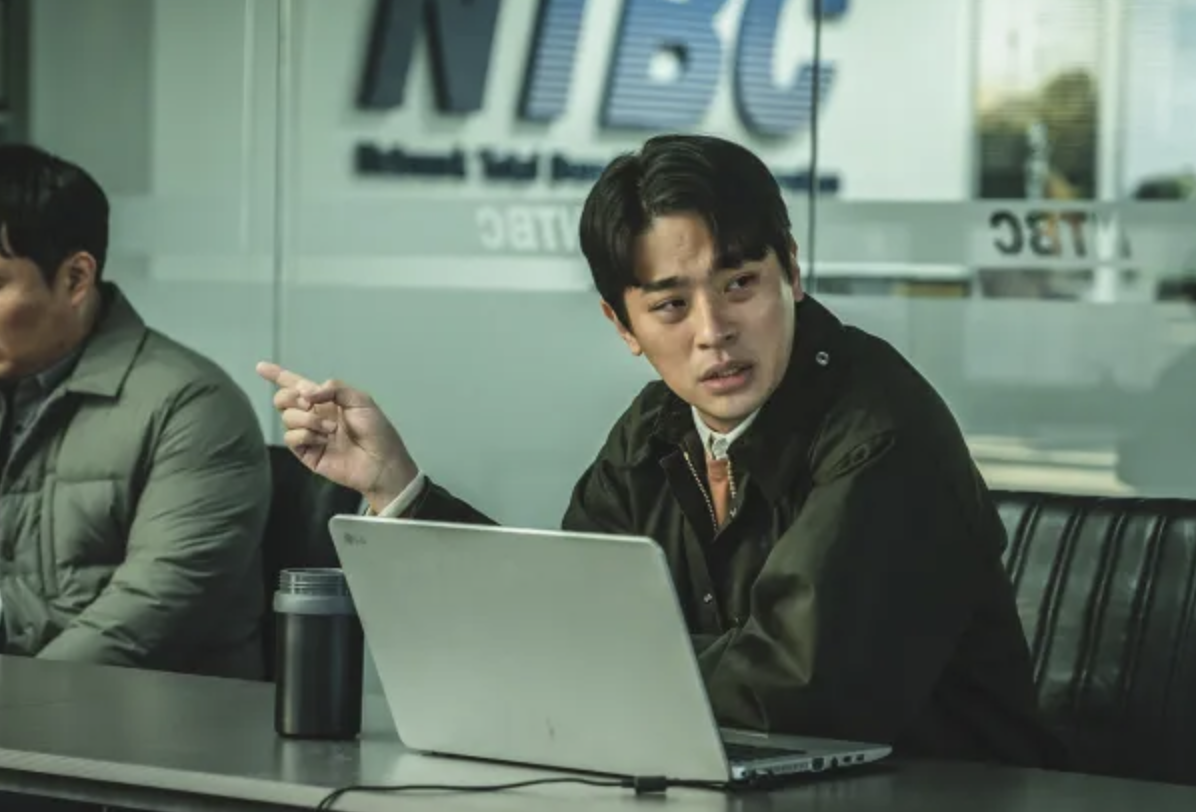 짜증 연기로 유명한 넷플릭스 시리즈<지옥> 의 배우 박정민의 스틸컷