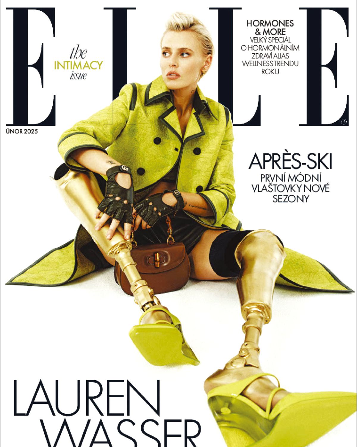 2022년 2월 <엘르> 체코 표지. 황금색 의족을 단 채 포즈를 취한 모델 로렌 바서. 마투스 토스(Matúš Tóth)가 촬영했다. 