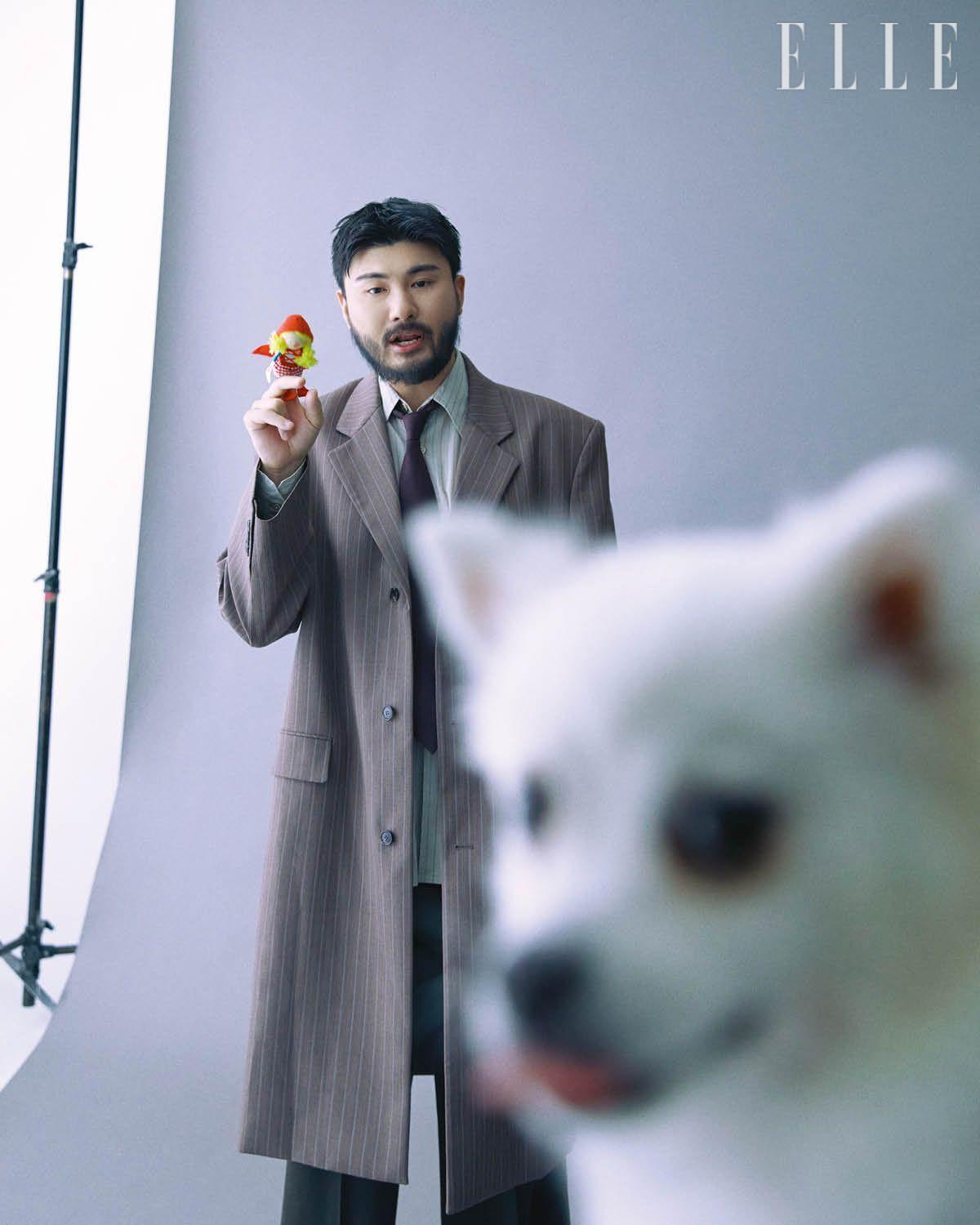 코트와 타이는 Recto. 셔츠와 팬츠는 모두 스타일리스트 소장품.