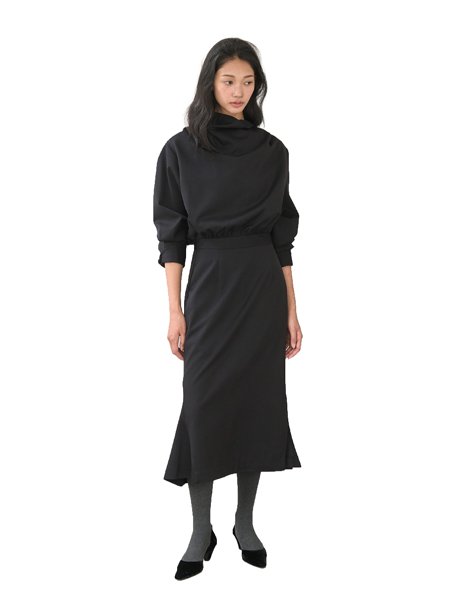 오브 드레이핑 슬릿 원피스 블랙