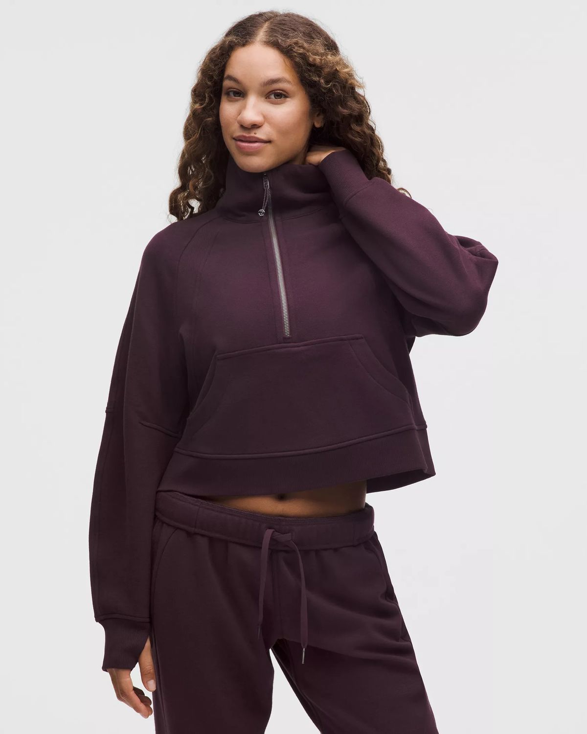 스쿠버 오버사이즈드 펀넬넥 하프집 블랙 플럼, 15만 9천원 