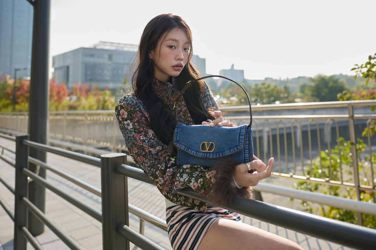 발렌티노 가라바니 드 베인백을 맨 인플루언서 염설희