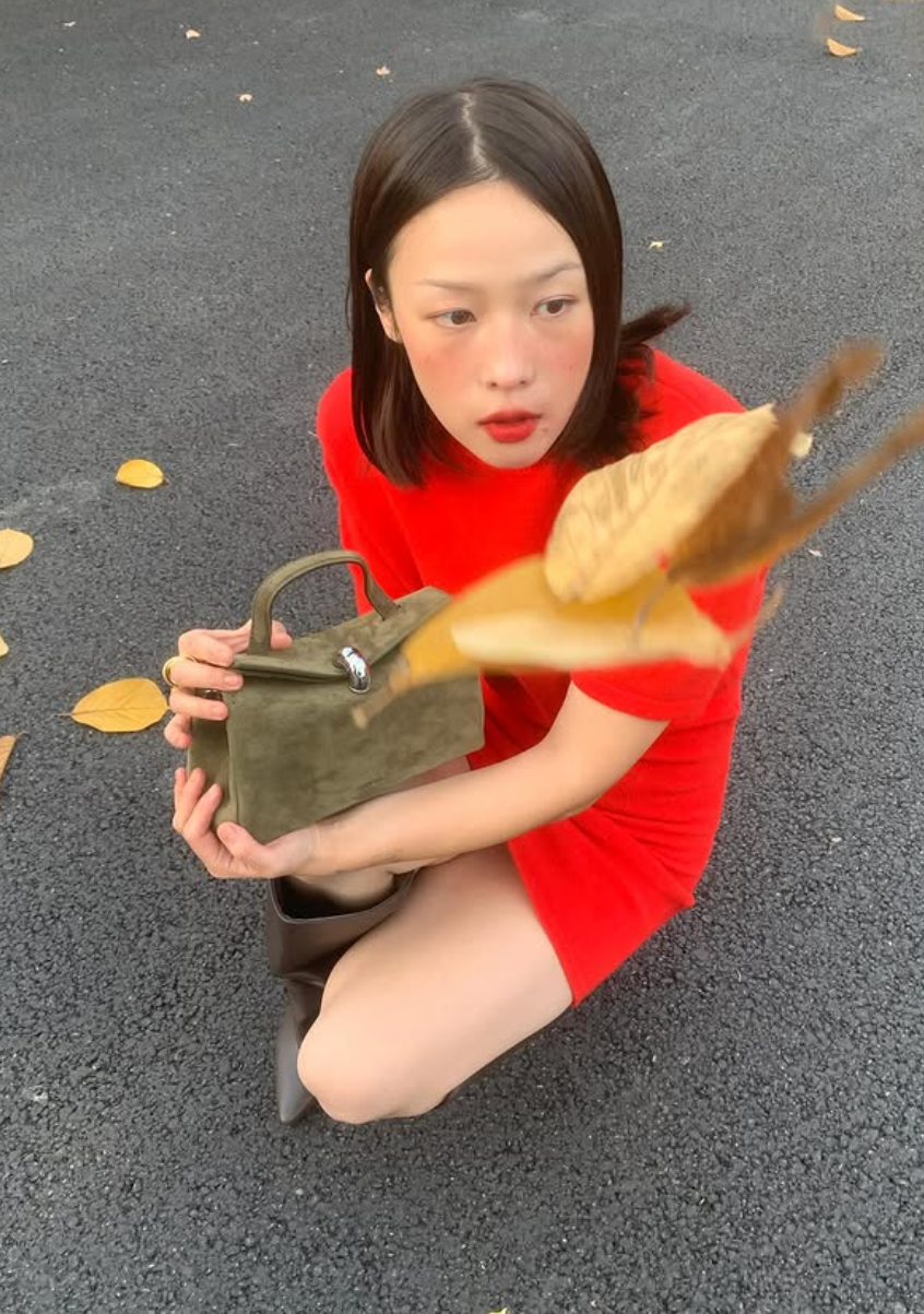 자크뮈스 르 발레리 백 을 든 인플루언서 수사샤 @suesasha