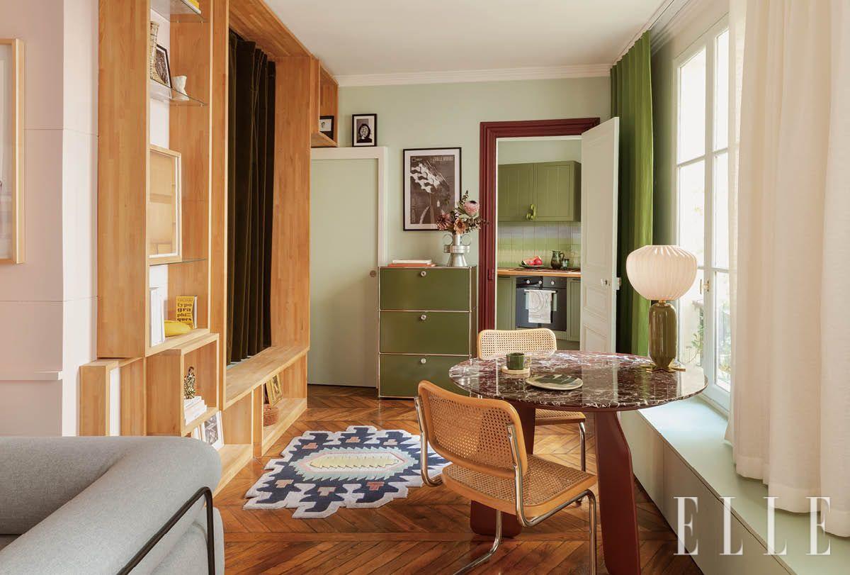 다이닝 룸에는 보완적인 색상인 그린 & 버건디 듀오가 리듬을 만든다. 침실 공간 앞에는 대리석과 옻칠한 나무로 만든 테이블을 두었는데 잔디 컬러의 커튼과 올리브색 USM 가구와 대조된다. 