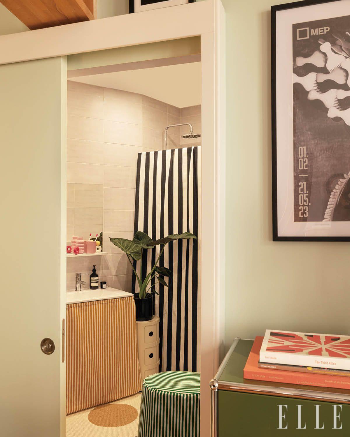 실용적이지만 별다른 매력이 없는 욕실 가구를 꾸미는 법은 화려한 스커트를 만들어 입히는 것!