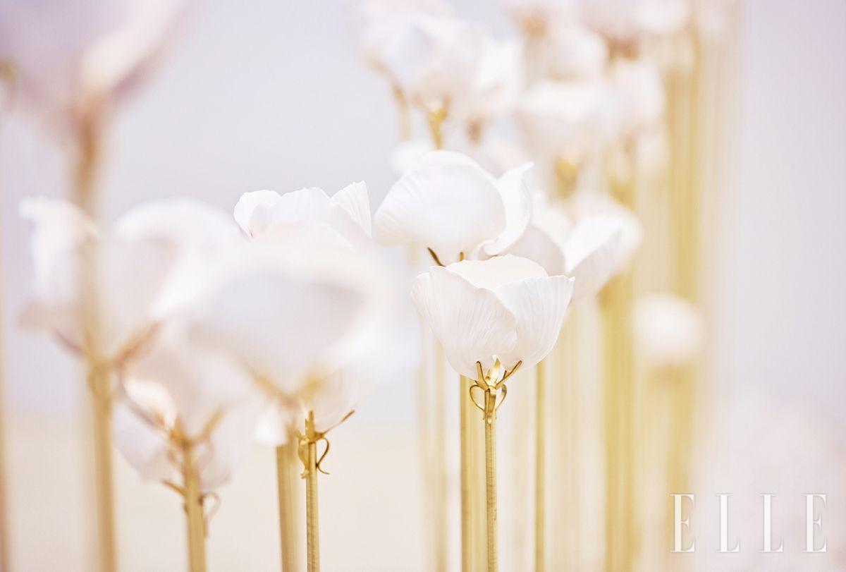 장미 향을 머금은 포슬린 꽃잎