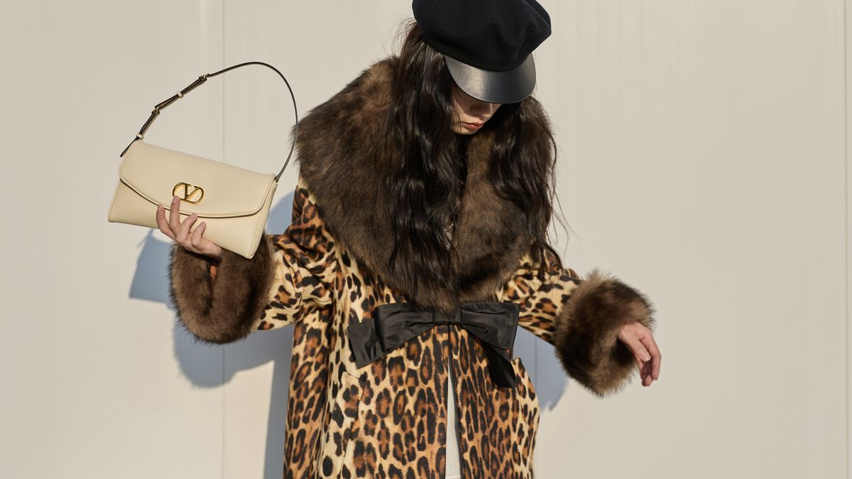 발렌티노 가라바니 드 베인백을 맨 인플루언서 박민주