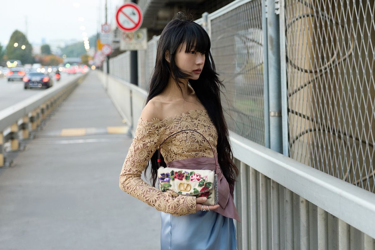 발렌티노 가라바니 드 베인백을 맨 인플루언서 이수민