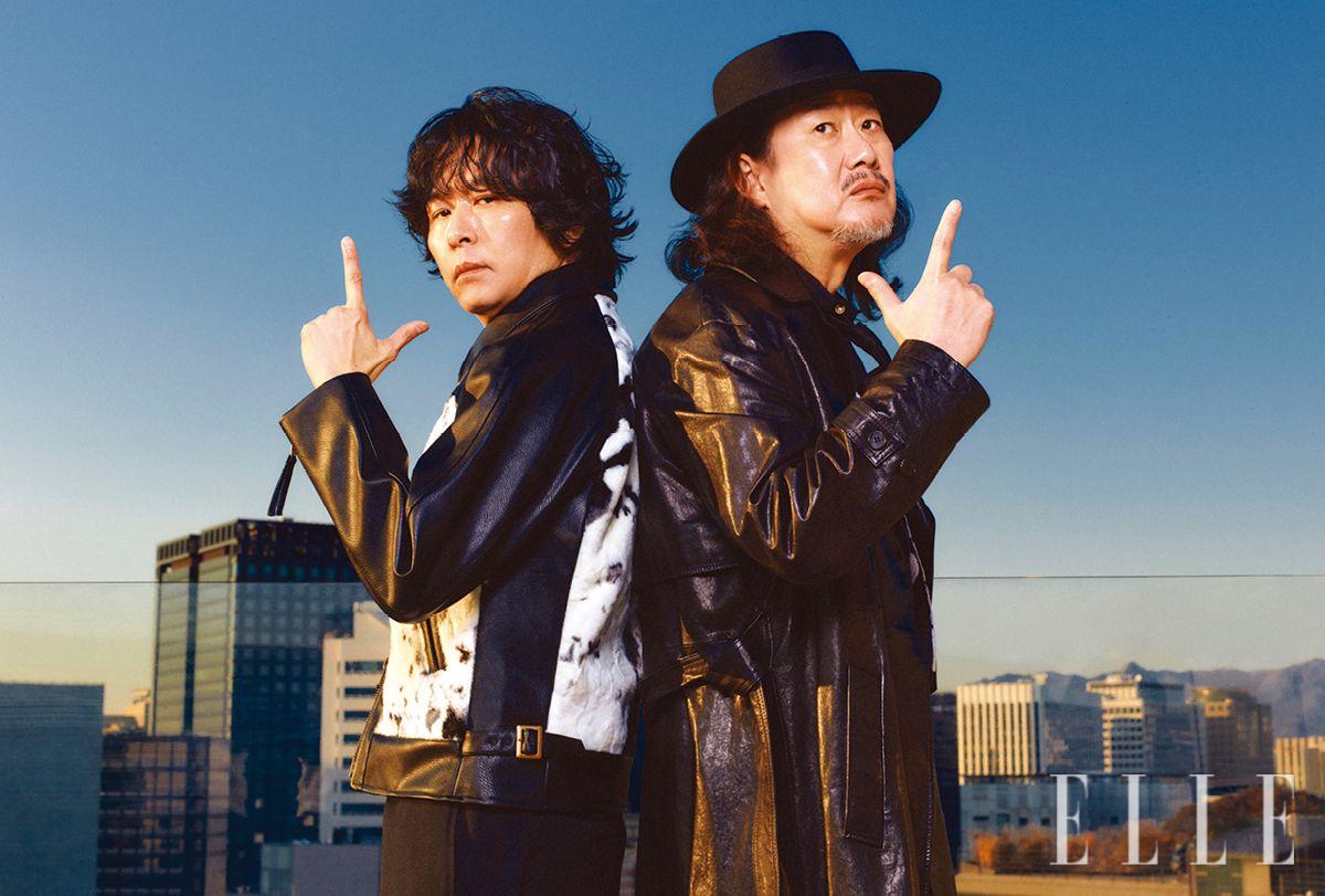  김진만이 입은 아우터웨어는 Camphor Wood. 톱은 Chrome Hearts. 팬츠는 Taille. 이선규가 입은 레더 코트는 Tonywack. 팬츠는 Noice. 벨트는 Fr8ight. 햇은 Brown Hat. 