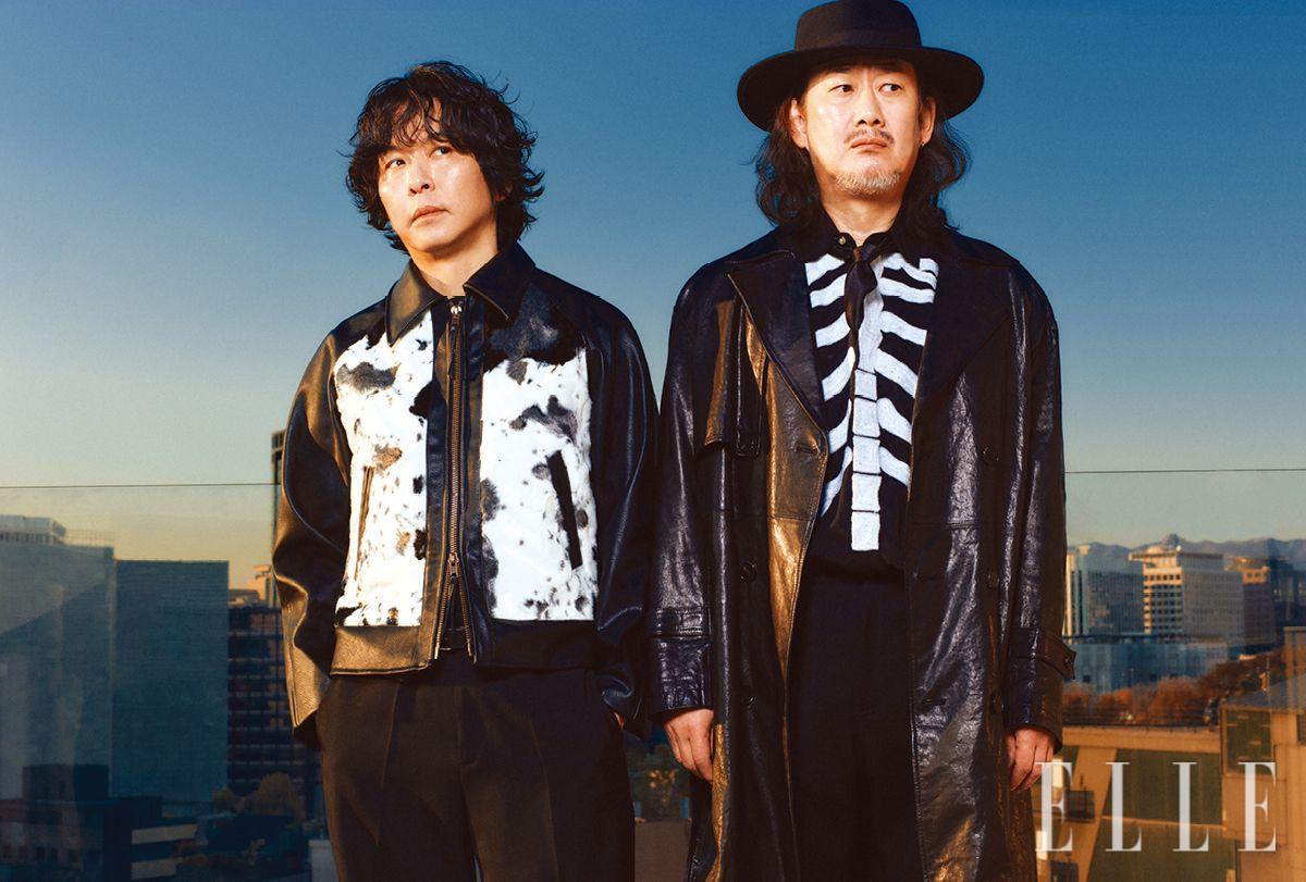  김진만이 입은 아우터웨어는 Camphor Wood. 톱은 Chrome Hearts. 팬츠는 Taille. 이선규가 입은 레더 코트는 Tonywack. 팬츠는 Noice. 벨트는 Fr8ight. 햇은 Brown Hat. 