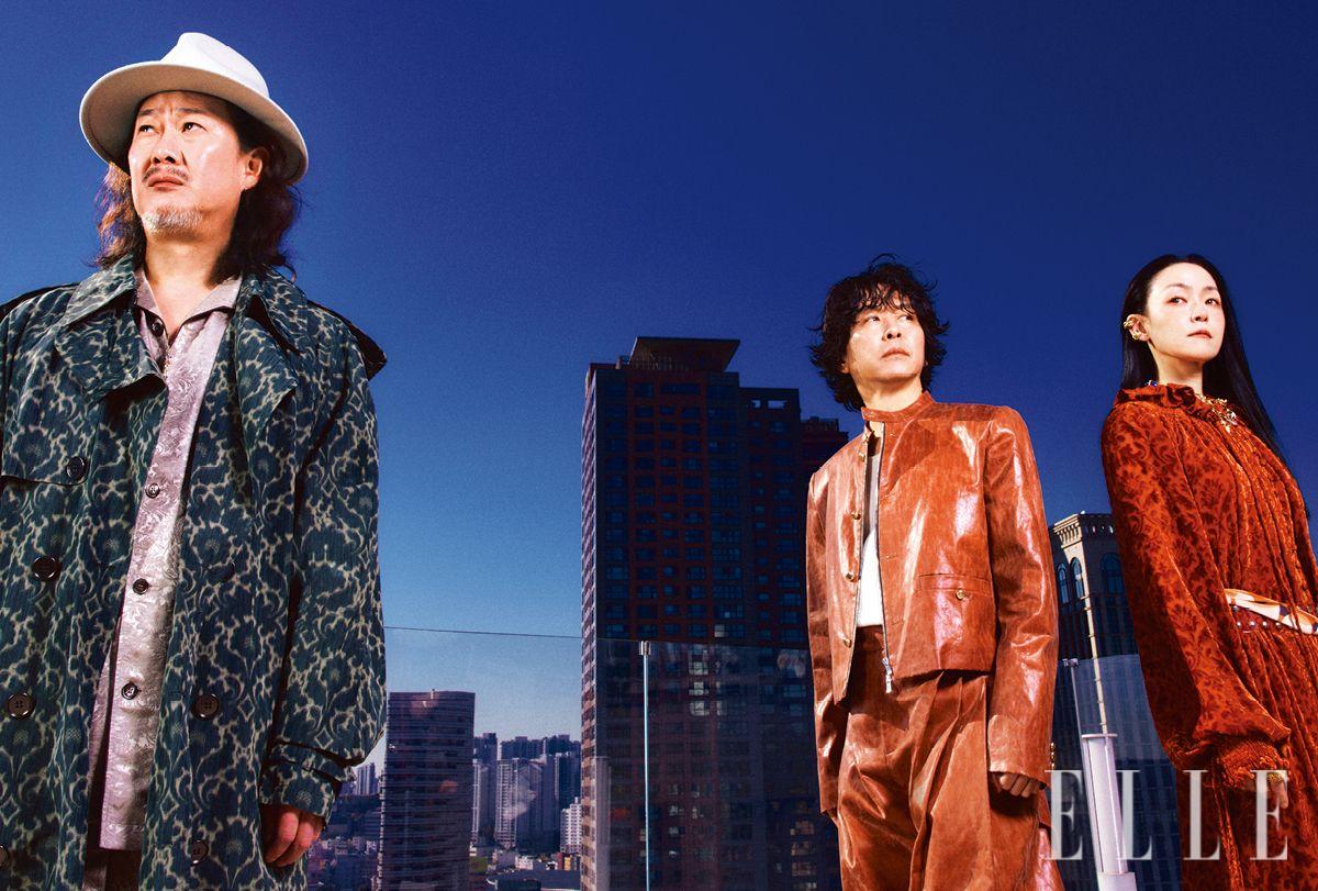 김진만이 입은 재킷과 팬츠는 모두 Zagae. 슬리브리스는 스타일리스트 소장품. 이선규가 입은 코트와 톱, 팬츠는 모두 Burberry. 모자는 Eric Javits. 김윤아가 입은 드레스와 네크리스는 모두 Burberry. 이어링은 Bell & Nouveau. 링은 Swarovski. 벨트는 La Manso by Adekuver. 벨트와 레이어드한 스카프는 Recto. 