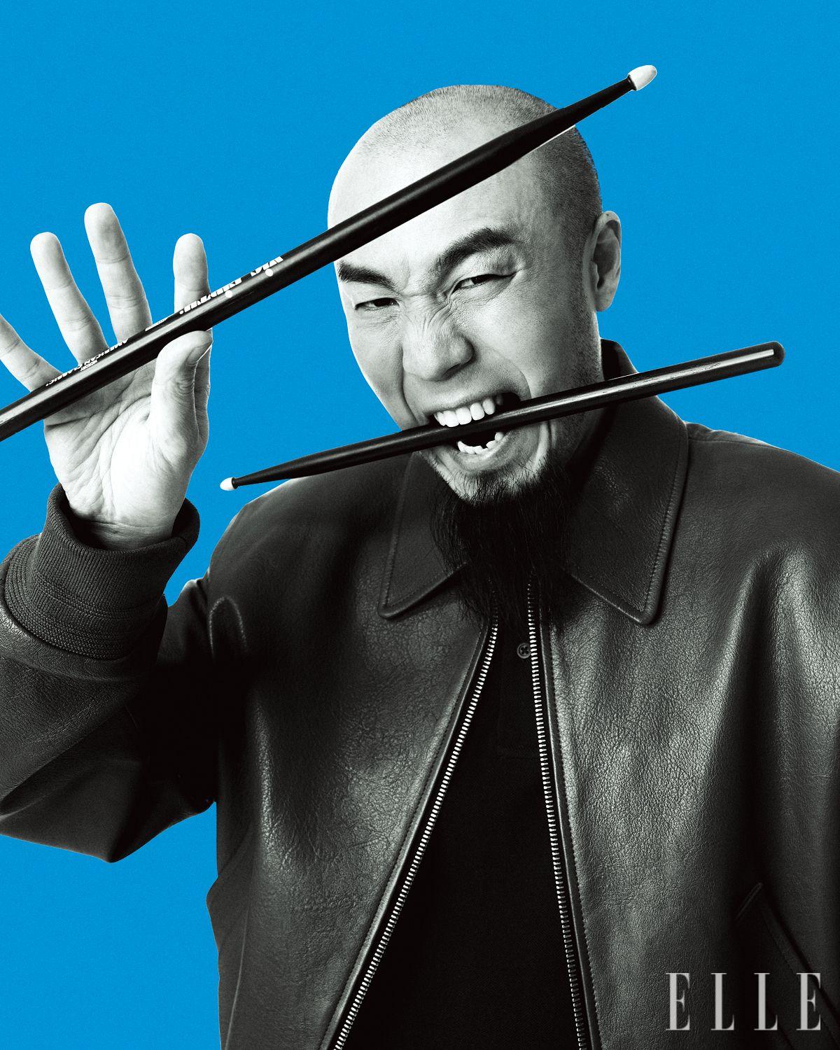 손스타가 입은 레더 재킷은 Recto. 티셔츠는 스타일리스트 소장품.ㅍ