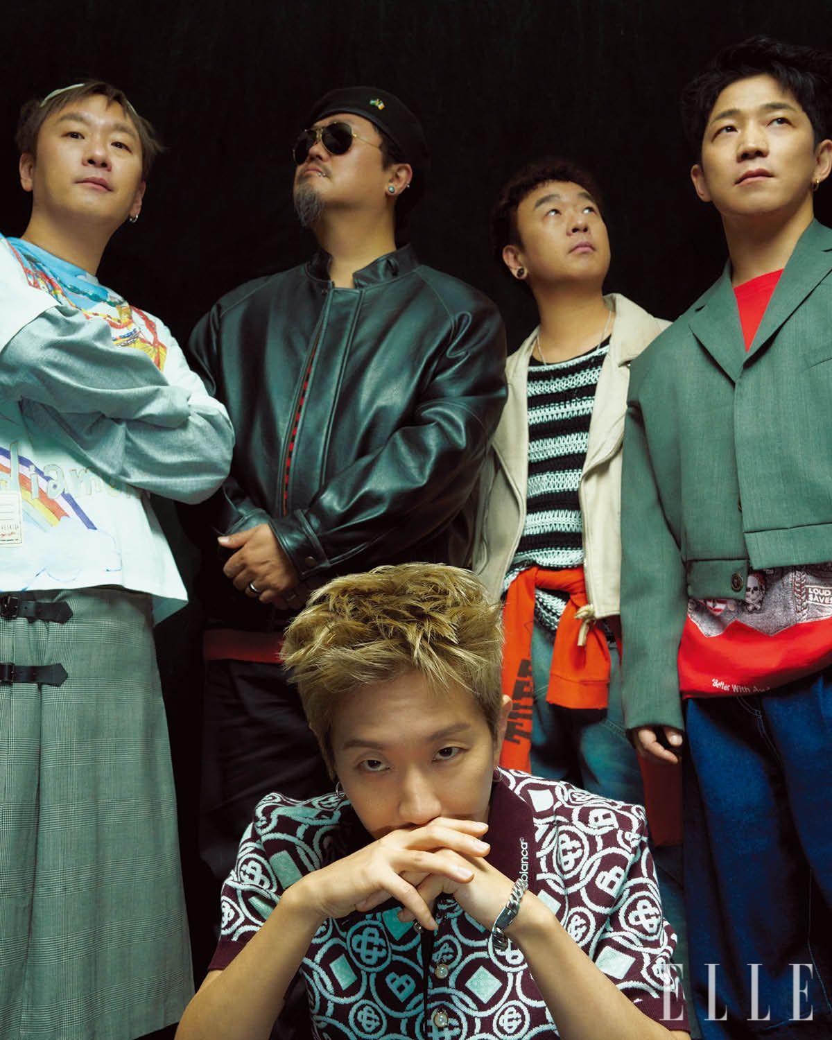 (왼쪽부터) 이상혁이 입은 스커트는 Number (N)ine. 팬츠는 P.A.M. 선글라스와 티셔츠는 모두 스타일리스트 소장품. 김인수가 입은 니트는 Molly Goddard. 재킷은 스타일리스트 소장품. 팬츠는 모델 소장품. 이상면이 입은 레더 재킷은 Deadwood. 니트와 티셔츠, 팬츠는 모두 스타일리스트 소장품. 한경록이 입은 재킷은 Martine Rose. 팬츠는 Simone Rocha. 티셔츠는 스타일리스트 소장품. 박윤식이 입은 니트는 Casablanca. 이어링과 브레이슬릿은 모두 모델 소장품. 