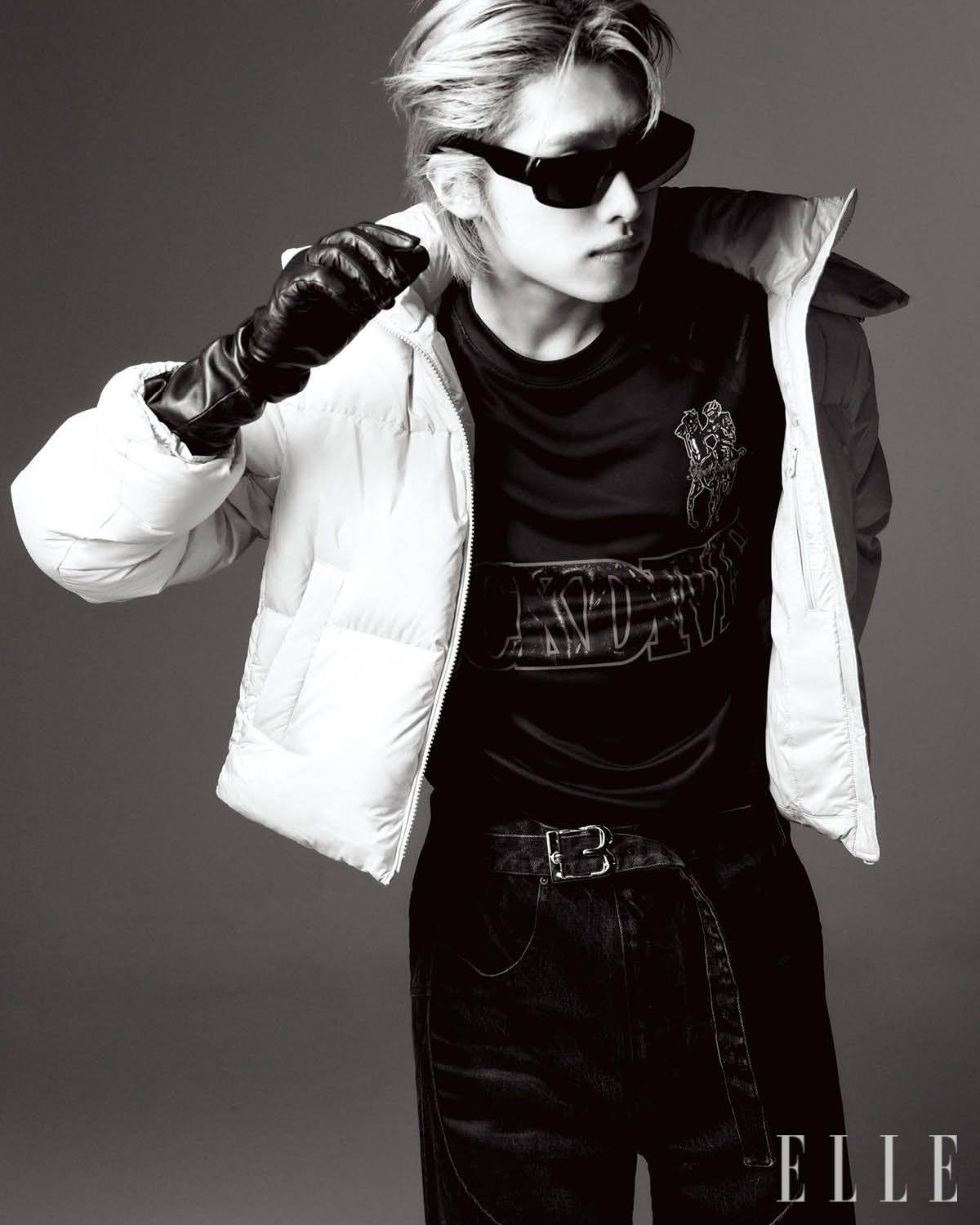 가온이 입은 크롭트 다운 재킷은 Duvetica. 프린트 톱은 Duckdive. 데님 팬츠는 Bonbom. 선글라스와 글러브는 모두 스타일리스트 소장품. 