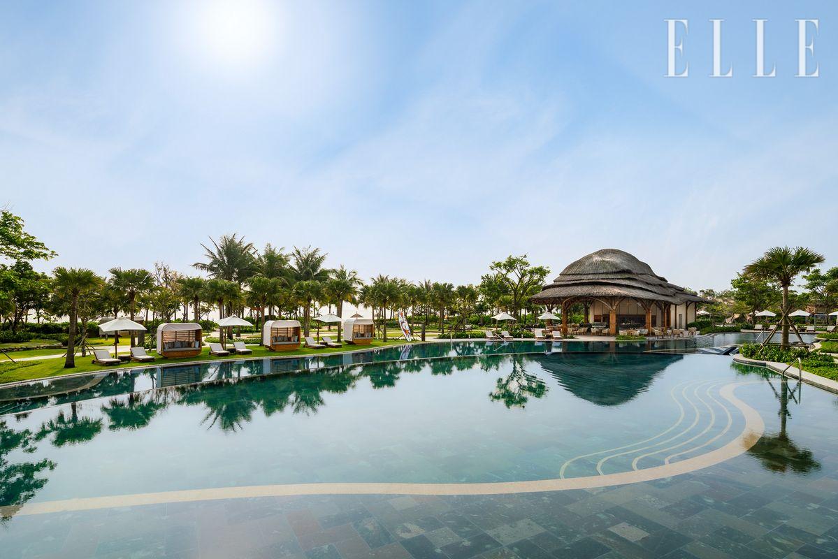 리조트 내 다양한 풀 중에서도 넓은 규모를 자랑하는 코브.