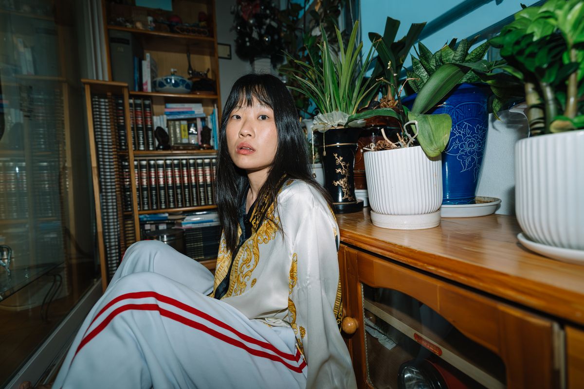 이오진 연출은 2023년 두산연강예술상 공연 예술부문을 수상했으며, 연출작 <댄스 네이션>으로 《한국연극》 선정 공연 베스트 7과 한국연극평론가협회 선정 올해의 연극 베스트 3에 이름을 올리며 작품성과 연출력을 동시에 인정받았다. <히스테리 앵자이어티>는 11월 26일부터 12월 14일까지 두산아트센터 Space111에서 공연한다. 