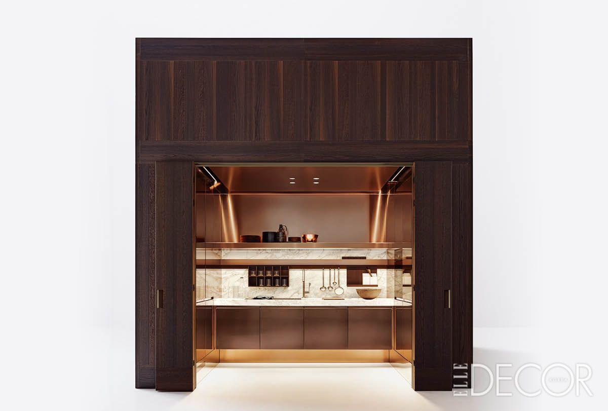 문을 닫으면 벽면이나 수납장처럼 보이지만, 문을 열면 내부에 숨겨진 주방 공간이 나타나는 시스템이 적용된 모델 ‘컨비비움(Convivium)’. 