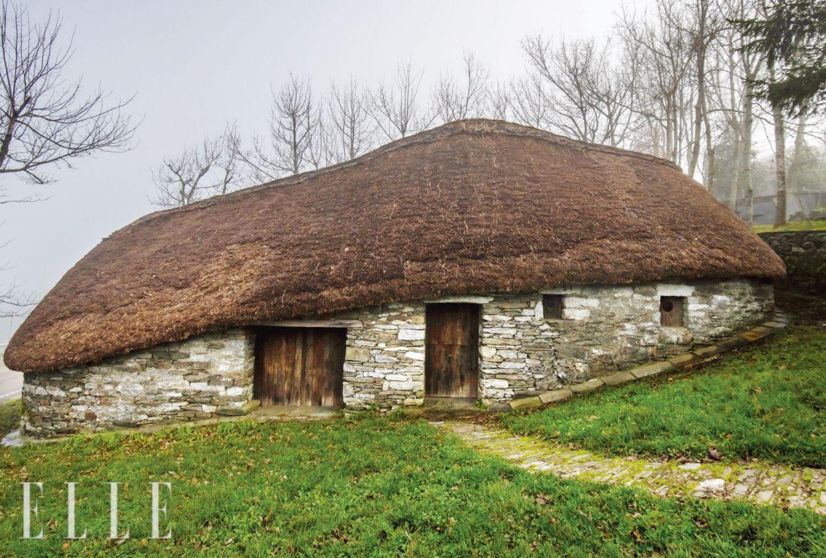 가장 '순례길다운' 풍경을 간직한 프랑스 길의 작은 산악 마을, 오 세브레이로. 