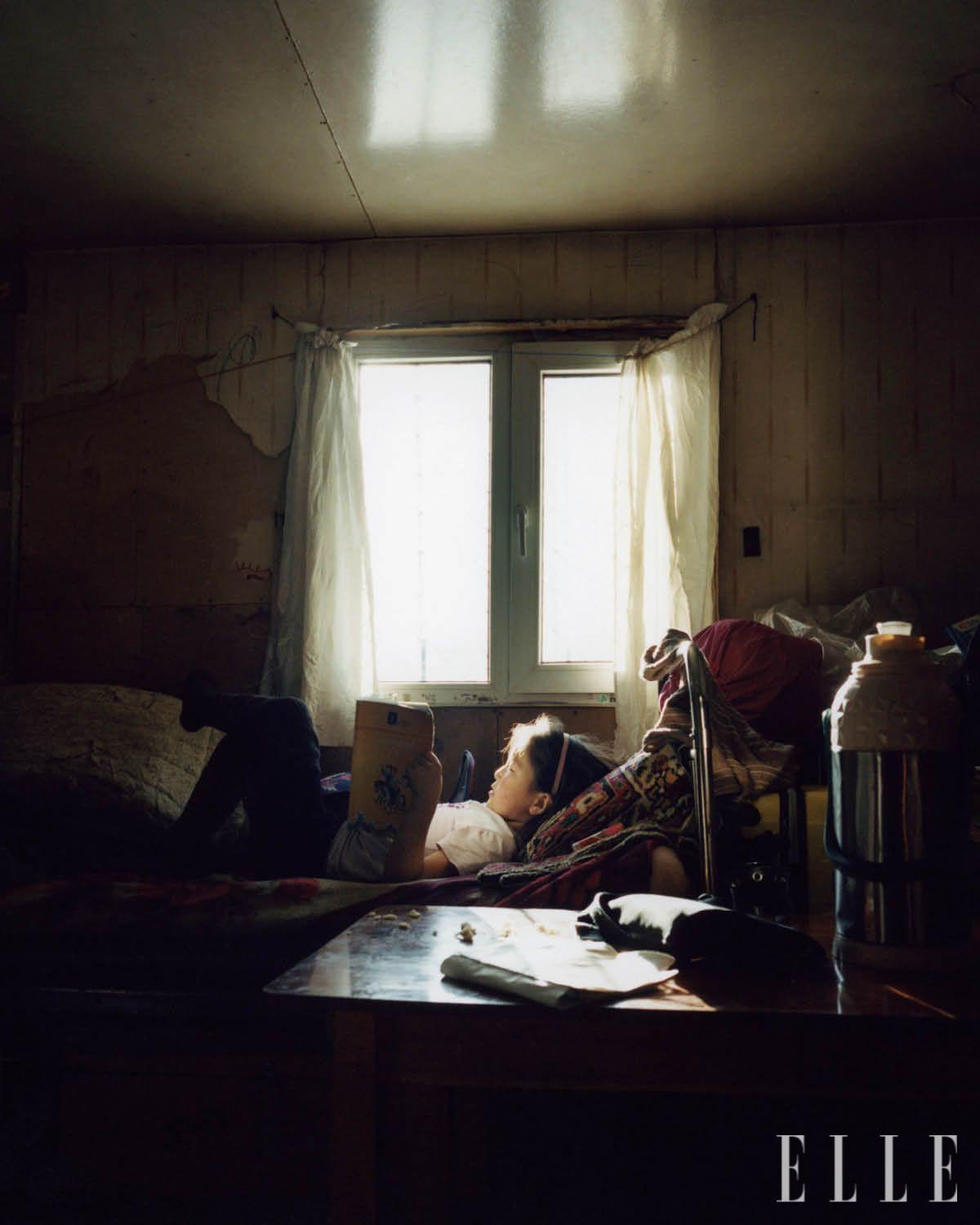 저학년인 떠덜수른이 하교 후 한가한 오후를 보내는 모습.