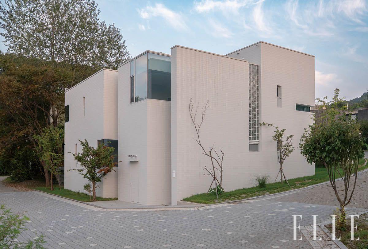 파주 헤이리 예술마을에 지난 9월 말 문을 연 아트 스테이 프레농(@motif.1_prenom). 