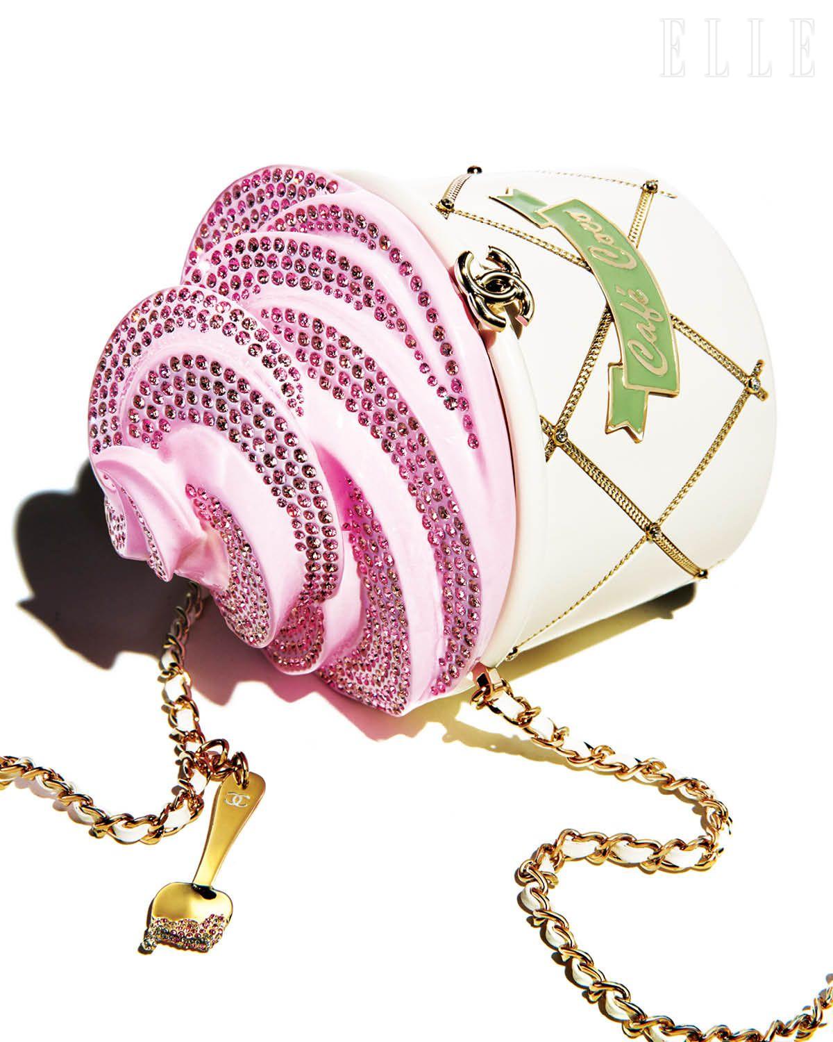 컵 아이스크림을 모티프로 한 아이스크림 미노에르 백은 가격 미정, Chanel.