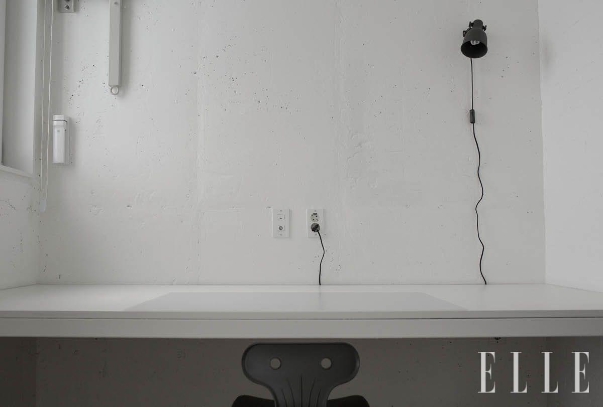 솔트(@saltaewol)는 철저히 비워낸 공간을 추구한다. 