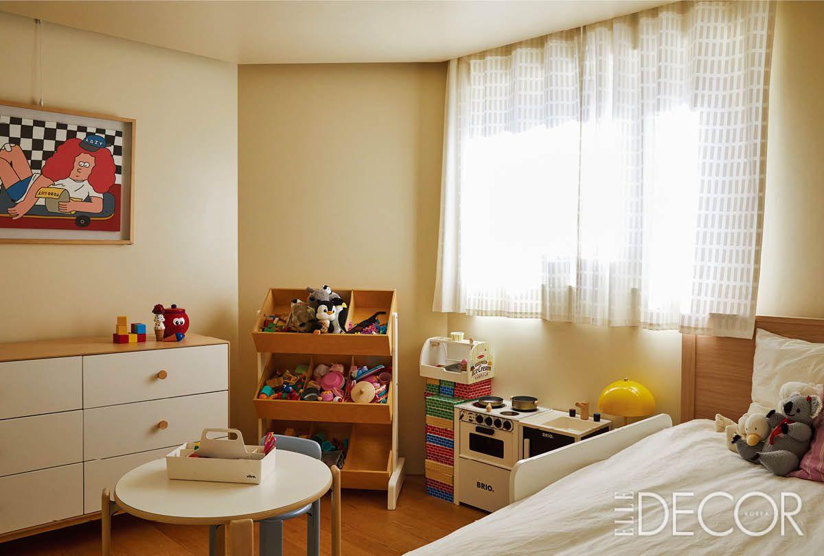 두 번째 리모델링 작업에서 가장 큰 변화 중 하나였던 드레스 룸. 아이의 방. 