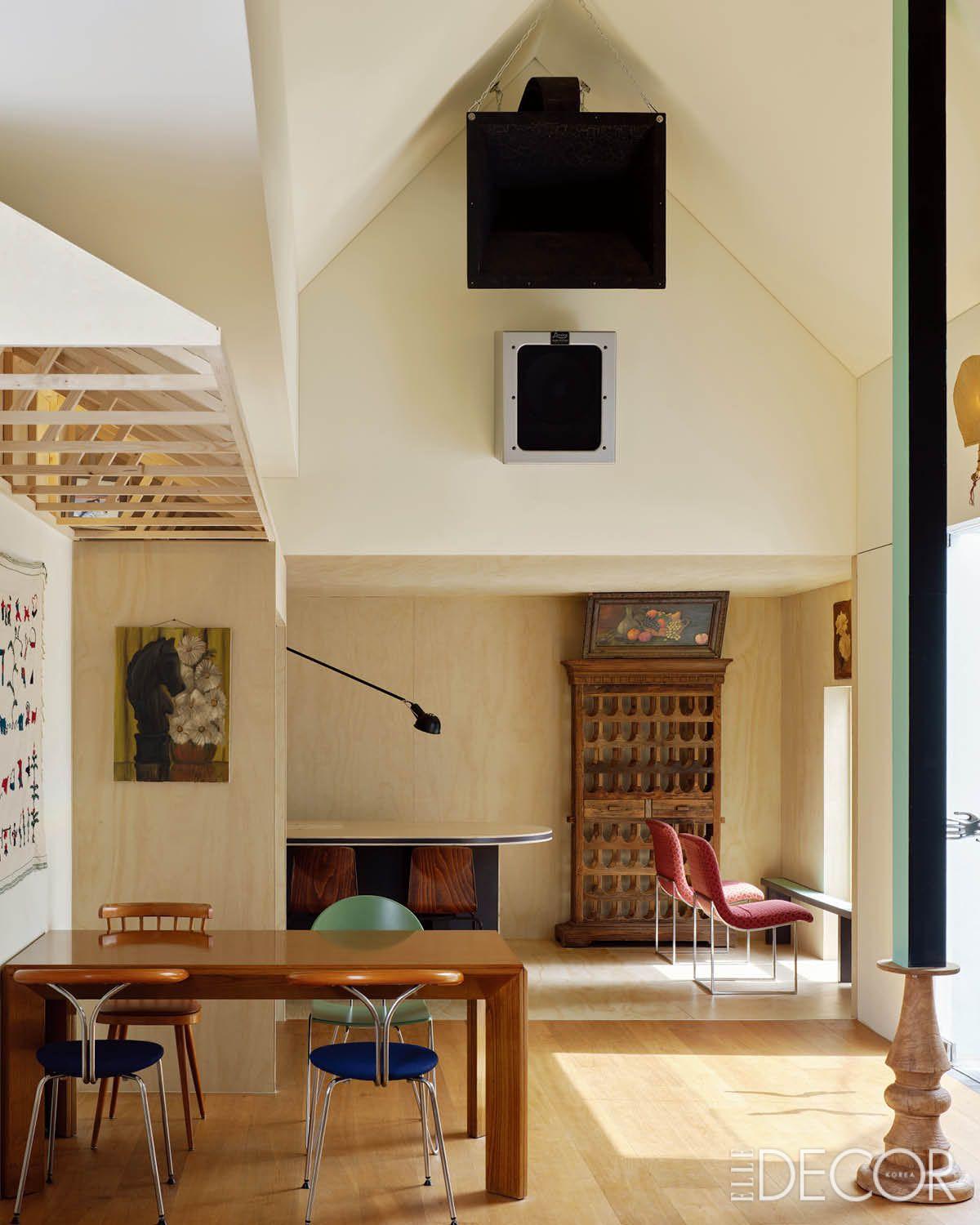 크래프트를 좋아하는 맥시멀리스트 클라이언트의 스케치북을 상상하며 만든 레스토랑 ‘빠말’. 가구와 오브제를 조화롭게 배치해 독특한 인상을 풍기면서도 집같이 편안한 분위기를 만들었다. 현재는 ‘뤼도 발루즈’라는 이름으로 새롭게 운영 중이다.