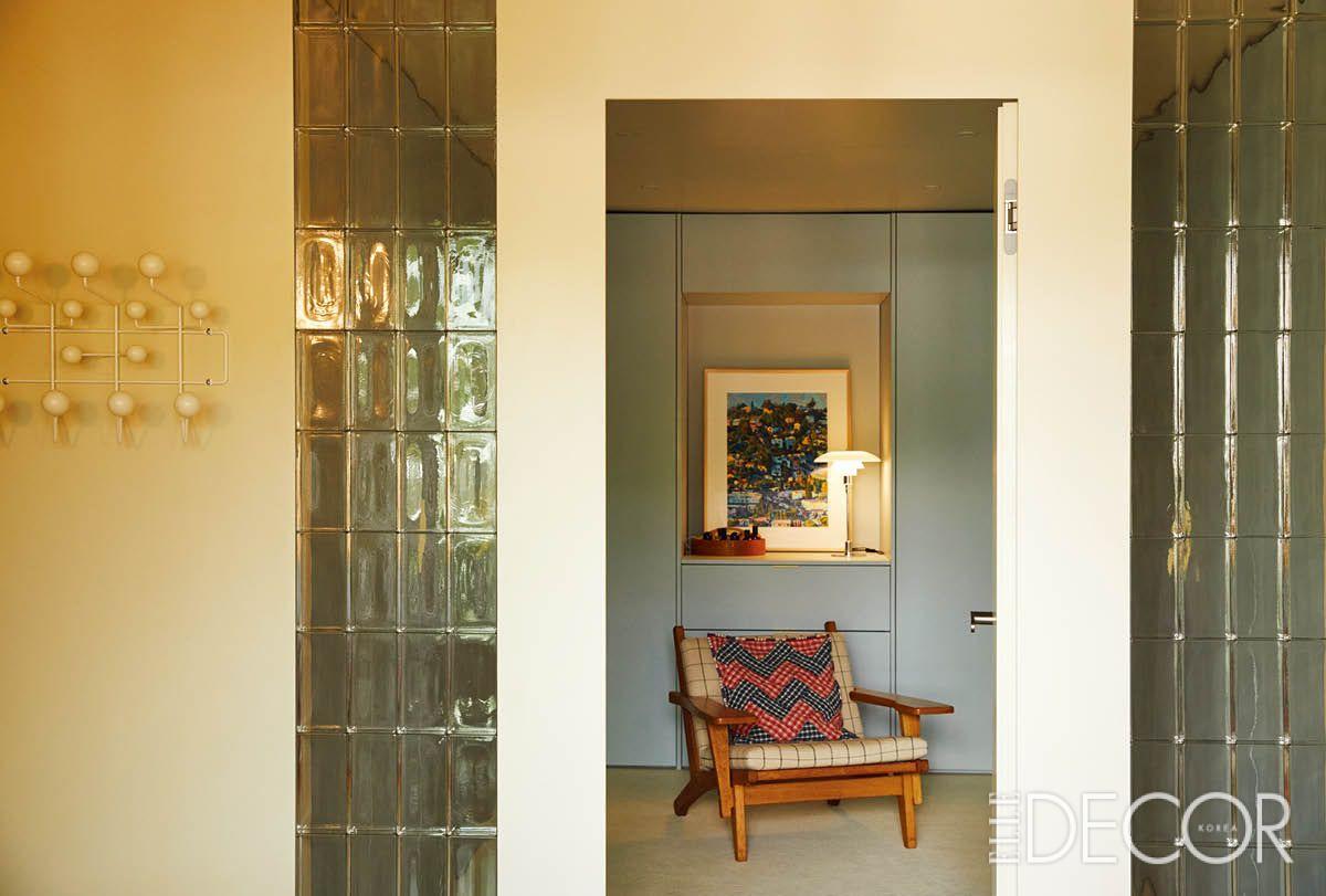 지난 10월 바르셀로나 20세기 아파트에서 진행된 전시에 설치된 ‘행잉 스플릿’.