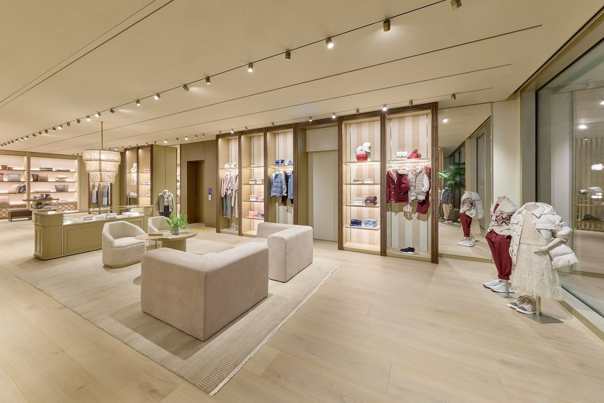 키즈 및 라이프스타일 라인을 아우르는 4층 공간.