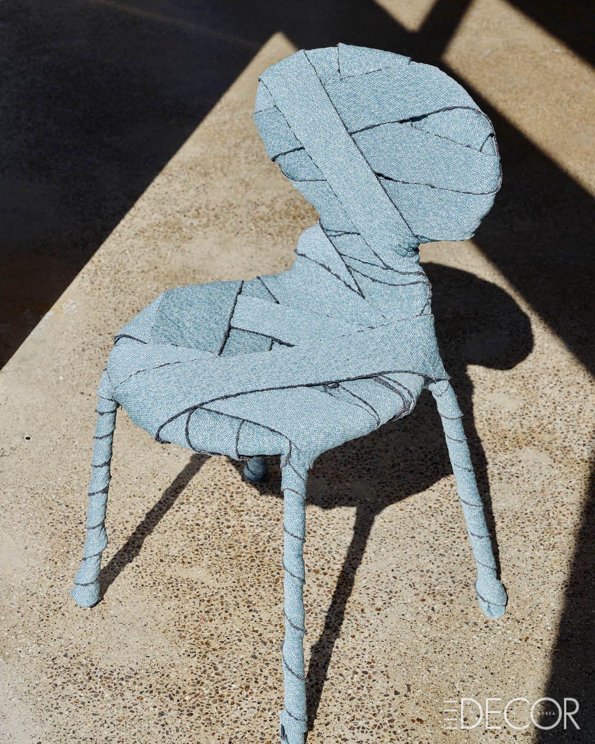 완벽한 패브릭 숲을 구현하기 위해 모든 가구들 역시 옷을 입었다.