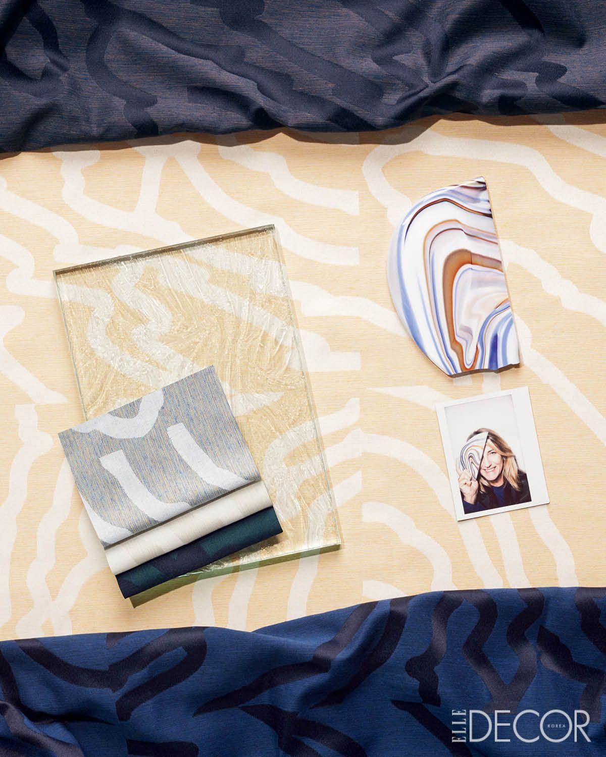 런치와 디너 행사에 쓰인 테이블과 의자 그리고 다양한 집기를 모두 패브릭으로 감쌌다.